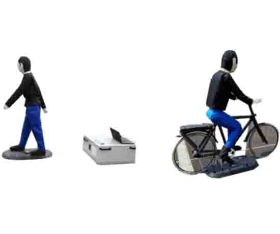 智能網(wǎng)聯(lián)移動假人、假車、交通標志